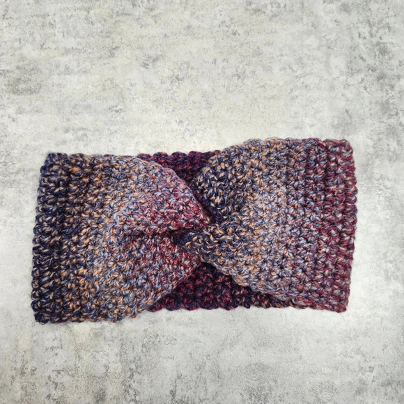 Handmade crochet headband - Picture 1 of 1